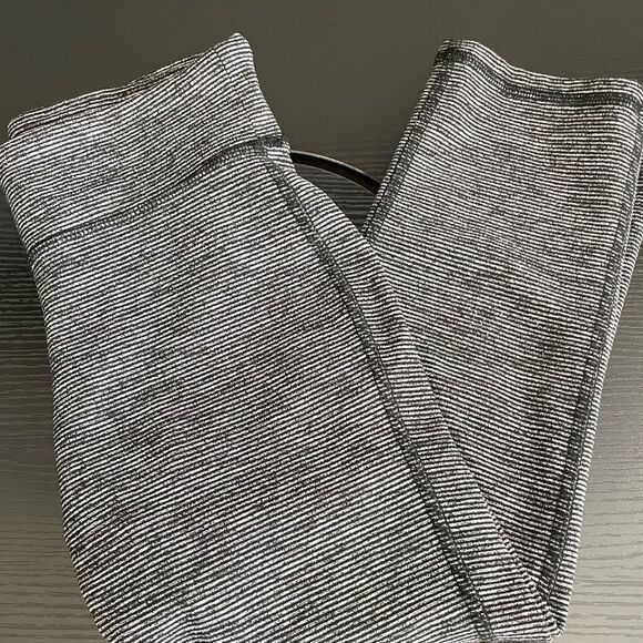 Old Navy Active Go-Dry Leggings, Girl Large (10-12) - Picture 5 of 9